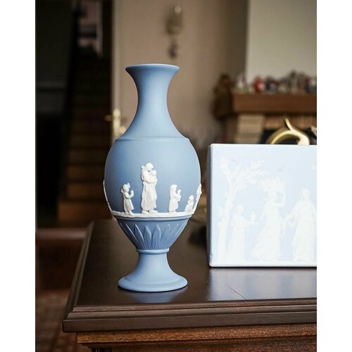Wedgwood ваза классическая голубая, Англия, 2005-2010 гг., цена 35200р